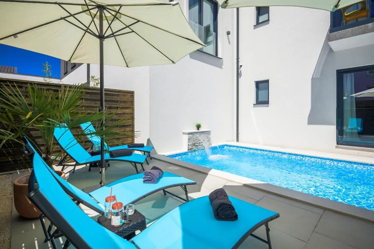 Valla Studio Apartments With Free Bikes Fažana
