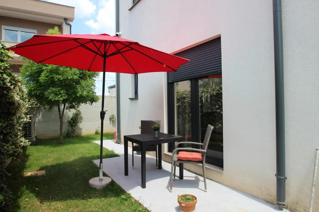 Valla Studio Apartments With Free Bikes Fažana