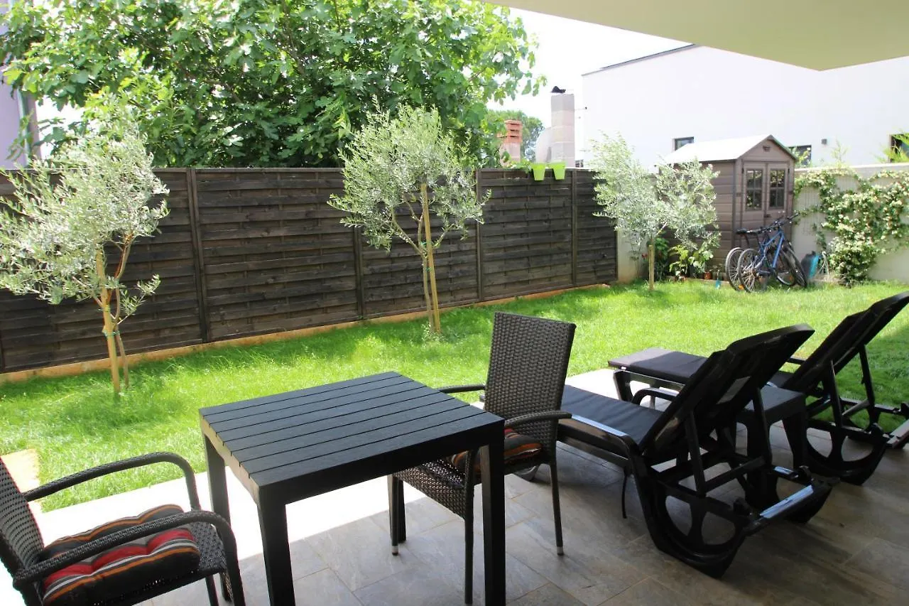 Valla Studio Apartments With Free Bikes Fažana